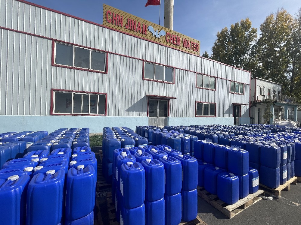 供熱采暖季來(lái)臨，40噸熱網(wǎng)阻垢劑發(fā)貨！